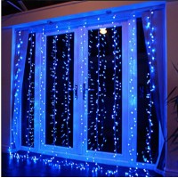 Instalatie 25 metri x 1 metru, franjuri 640 led - doar MULTICOLOR Instalatie 25 metri x 1 metru, franjuri 640 led - doar MULTICOLOR