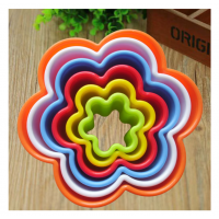 Set 5 forme din plastic pentru biscuiti/fursecuri, forma floare
