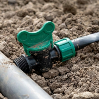 Robinet pentru banda de picurare cu piulita si FE 1/2'' x 17 mm Robinet pentru banda de picurare cu piulita si FE 1/2'' x 17 mm