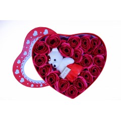 Set Cadou - 18 trandafiri cu ursulet in cutie inima