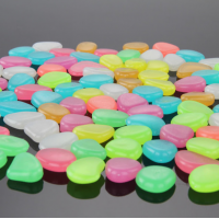 Pietricele fosforescente 1 kg, pentru amenajarea gradinii, curtii sau chiar interiorul locuintei