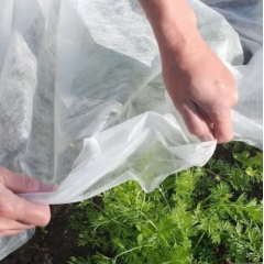 Folie microporoasa, 6.35 m x 100 m dimensiune, antiinghet, 19 gr/mp Folie microporoasa, 6.35 m x 100 m dimensiune, antiinghet, 19 gr/mp