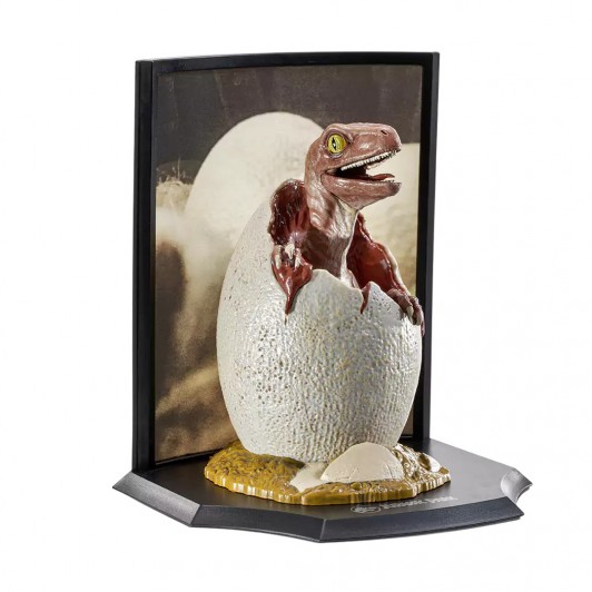 Figurina de colectie Jurassic Park , Baby Velociraptor, 15 cm, suport inclus