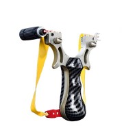 Praștie profesională cu 3 zgarciuri, DEPOX®, maner imitatie carbon, 12 cm Praștie profesională cu 3 zgarciuri, DEPOX®, maner imitatie carbon, 12 cm