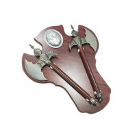Set doua topoare decorative pe suport de lemn, panoplie de perete, 55 cm