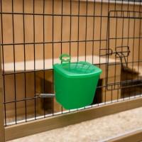 Adăpătoare din plastic pentru iepuri,  500 ml, alimentare de sus, montabilă pe plasă sau pe cușcă.