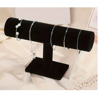 Suport cilindric din catifea pentru bijuterii, cu picior, negru, 23.5 cm