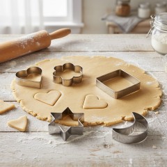 Set 5 buc forme metalice pentru biscuiti Set 5 buc forme metalice pentru biscuiti