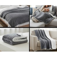 Patura moale si confortabila, cu doua fete, gri model reliefat, alb imitatie de blana, 160x130 cm Patura moale si confortabila, cu doua fete, gri model reliefat, alb imitatie de blana, 160x130 cm