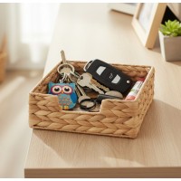 Cutie decorativa impletita, fibre lemn, cadru metalic, 18x18x7 cm, suport servetele, organizare baie Cutie decorativa impletita, fibre lemn, cadru metalic, 18x18x7 cm, suport servetele, organizare baie