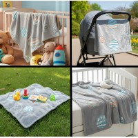 Paturica catifelata pentru bebelusi, model cu planete fosforescente, 140x100 cm