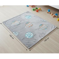 Paturica catifelata pentru bebelusi, model cu planete fosforescente, 140x100 cm