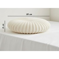 Perna decorativa moale si confortabila, model cu nasture, rotunda, Ø35x8 cm, poliester, crem Perna decorativa moale si confortabila, model cu nasture, rotunda, Ø35x8 cm, poliester, crem