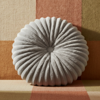 Perna decorativa moale si confortabila, model cu nasture, rotunda, Ø35x8 cm, poliester, gri Perna decorativa moale si confortabila, model cu nasture, rotunda, Ø35x8 cm, poliester, gri