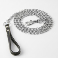 Lesa din lant cromat, pentru caini de talie medie sau mica, maner piele ecologica, lungime 120 cm Lesa din lant cromat, pentru caini de talie medie sau mica, maner piele ecologica, lungime 120 cm