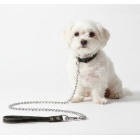 Lesa din lant cromat, pentru caini de talie medie sau mica, maner piele ecologica, lungime 120 cm Lesa din lant cromat, pentru caini de talie medie sau mica, maner piele ecologica, lungime 120 cm