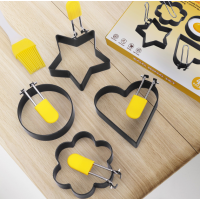 Set 4 forme pentru ou, din otel, strat antiaderent, diametru 7.5 cm, cu maner din ABS