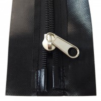 Fermoar pe Banda NEAGRA 10 cm x 2,0 metri, cursor metal, doi tragatori, pentru folia transparenta