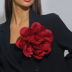 Brosa Floare ROSU xxl Oversize 20 cm petale mari Satinate cu ac de brosa pe spate
