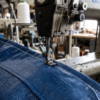 1 CON ATA ALBA / NEAGRA POLIESTER 1500 metri finete 20/3 pentru pielarie, prelate si textile groase 1 CON ATA ALBA / NEAGRA POLIESTER 1500 metri finete 20/3 pentru pielarie, prelate si textile groase
