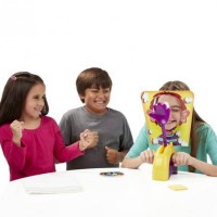 Joc distractiv ruleta cu frisca Pie Face