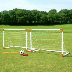 Set de joaca, 2 porti de fotbal, pompa cu ac, minge de fotbal si 8 tarusi
