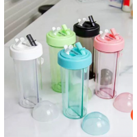 Sticla cu 2 compartimente si 2 paie pentru bauturi, 600 ml
