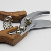 Foarfeca vie, SKS5, Manere ergonomice din Bambus, Constructie Robusta si Siguranta Foarfeca vie, SKS5, Manere ergonomice din Bambus, Constructie Robusta si Siguranta