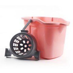 Galeata cu storcator 15L, cu roti  – practica, capacitate mare, stabila si usor de transportat