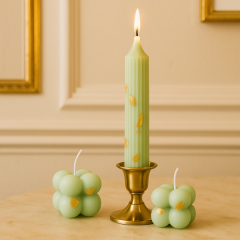 Set luxos de lumanari Verte Lumière, verde olive, foiță de aur, simbolul echilibrului și abundenței Set luxos de lumanari Verte Lumière, verde olive, foiță de aur, simbolul echilibrului și abundenței