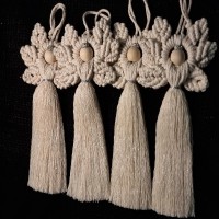 Unicat! 1 Set de 9 ingerasi handmade din fir de macrame cu lumina LED calda si sclipici, 21 x 10 cm Unicat! 1 Set de 9 ingerasi handmade din fir de macrame cu lumina LED calda si sclipici, 21 x 10 cm