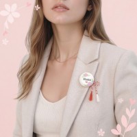 Martisor tip brosa, cu mesaj 